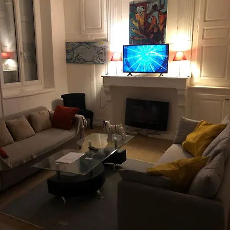 Victor Hugo Et Sa Pizza Offerte Aparthotel Aurillac