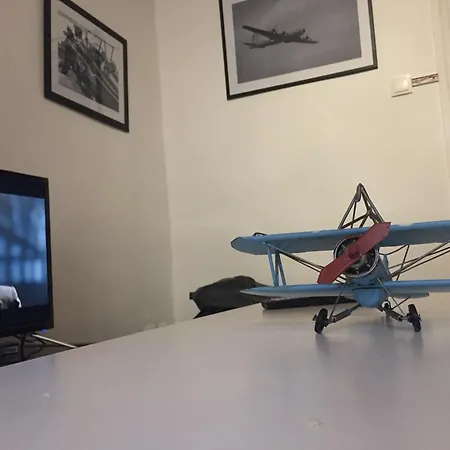 Victor Hugo Et Sa Pizza Offerte Aparthotel