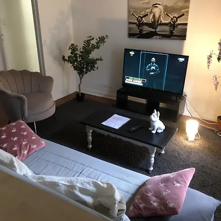 Victor Hugo Et Sa Pizza Offerte Aparthotel